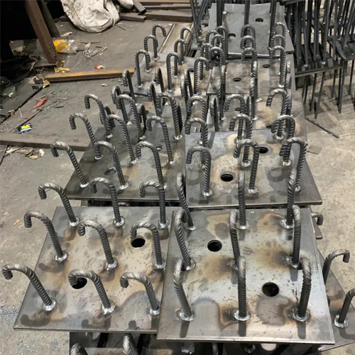 图纸中如何确定宜昌预埋件的位置？